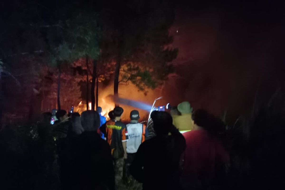 Kebakaran hutan lindung Gunung Soputan meluas hingga 300 hektare
