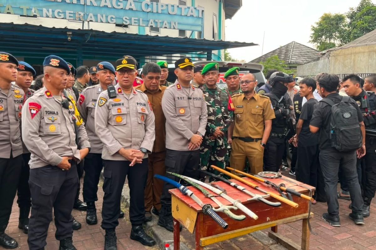 Hendak tawuran, polisi tangkap enam pemuda bersenjata tajam di Tangsel