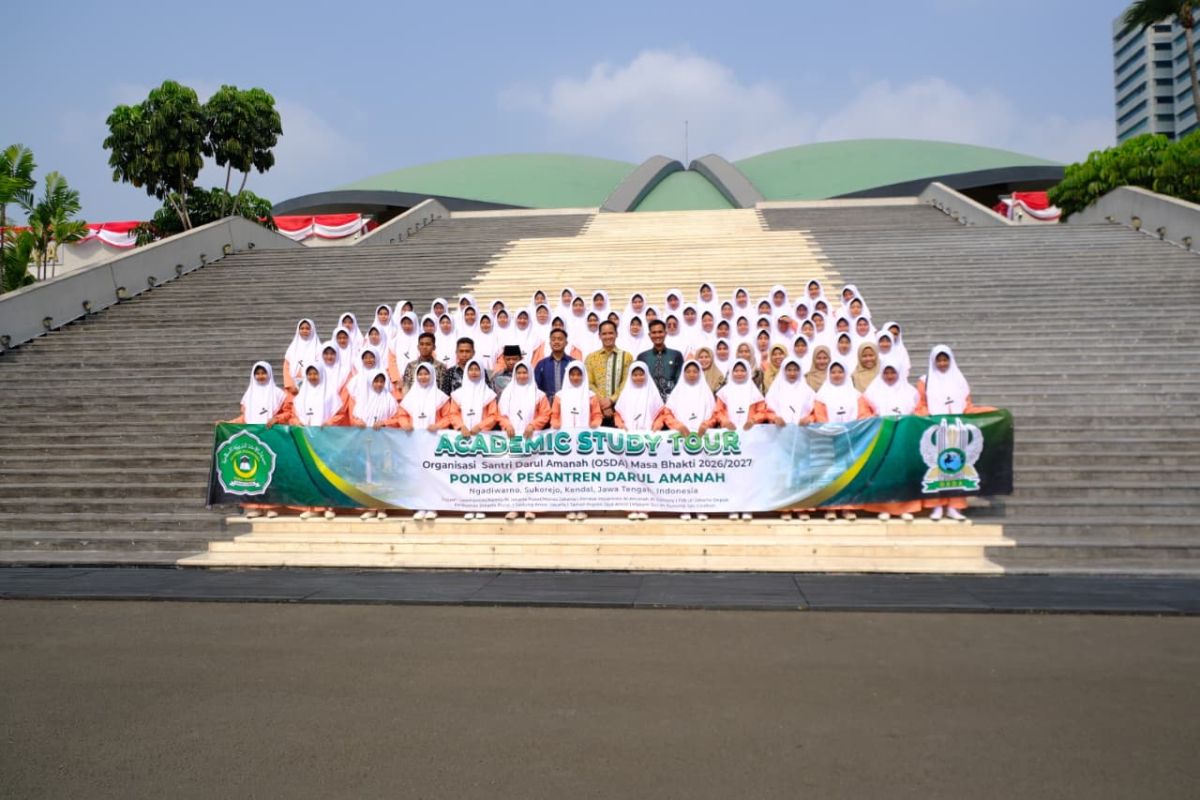 Santri Darul Amanah lakukan kunjungan edukatif ke gedung DPR MPR