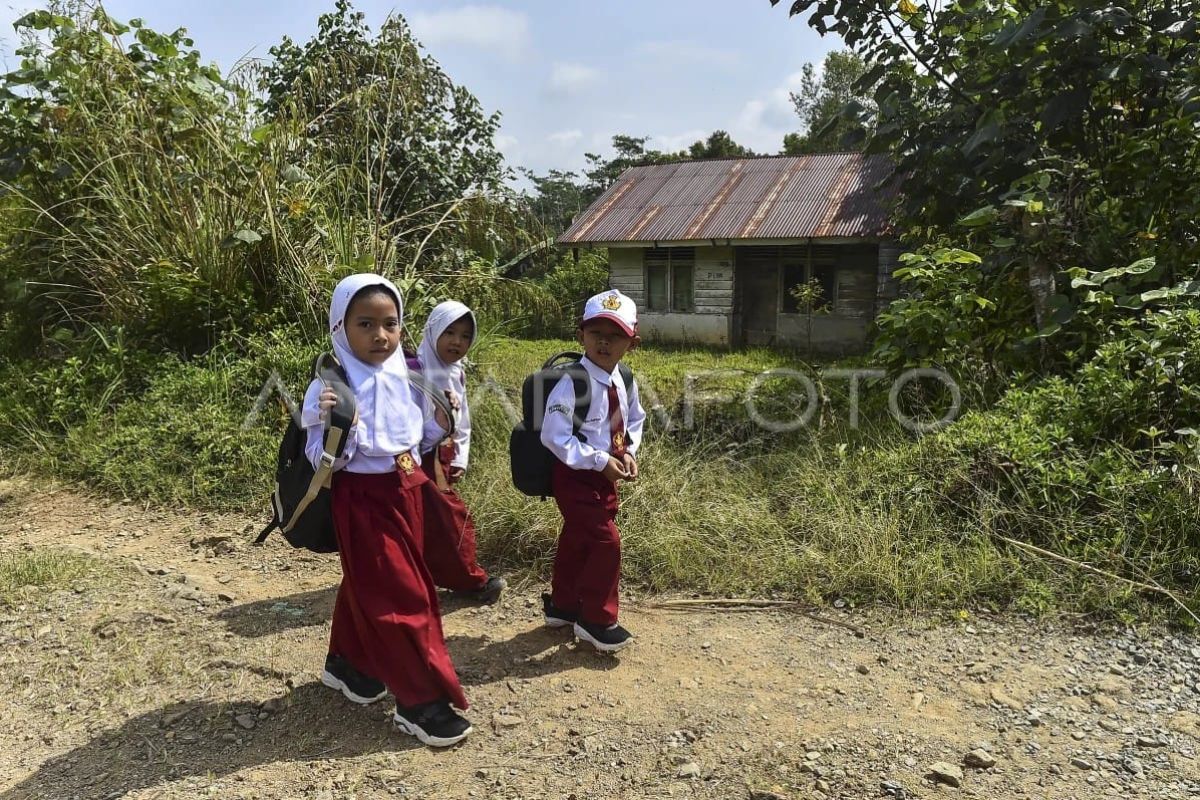 Semangat belajar anak transmigran desa terpencil Kerinci