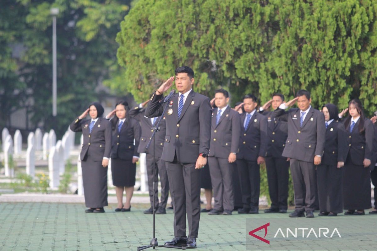 Peringati Hari Pengayoman ke-81, Kakanwil Kemenkum Riau pimpin upacara Tabur Bunga dan Ziarah di Taman Makam Pahlawan
