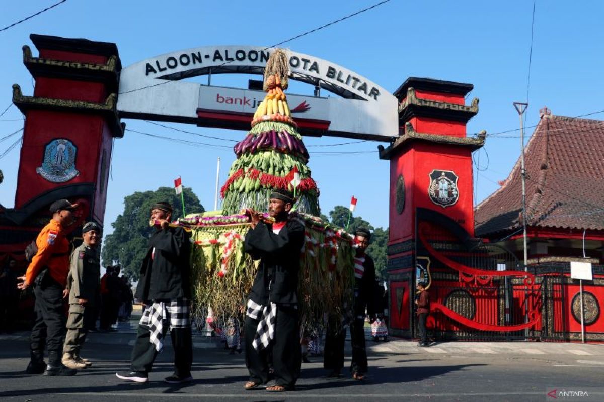 Tradisi Pisowanan Ageng di Blitar