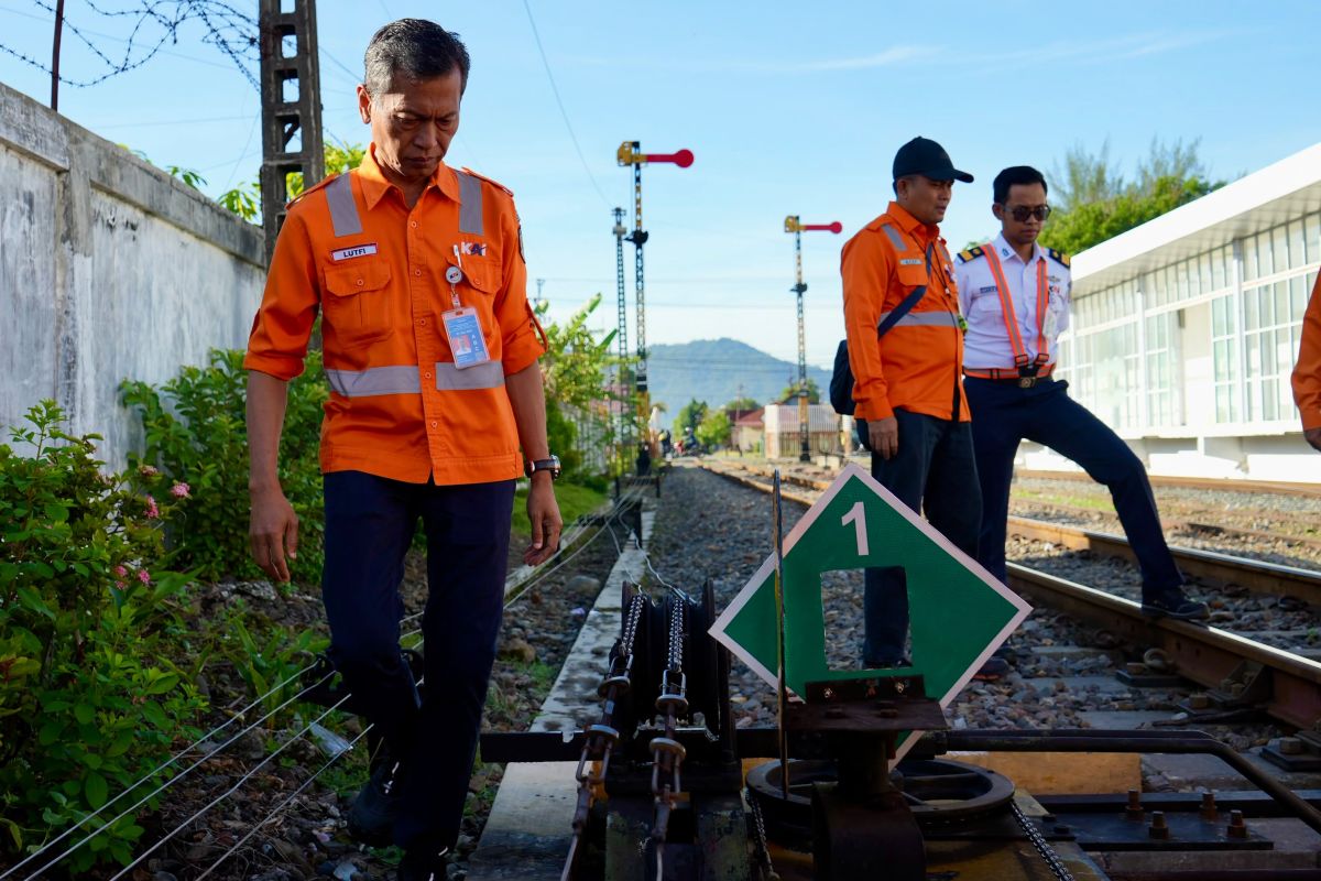 KAI Sumbar periksa jalur Stasiun Padang-Bukit Putus antisipasi cuaca