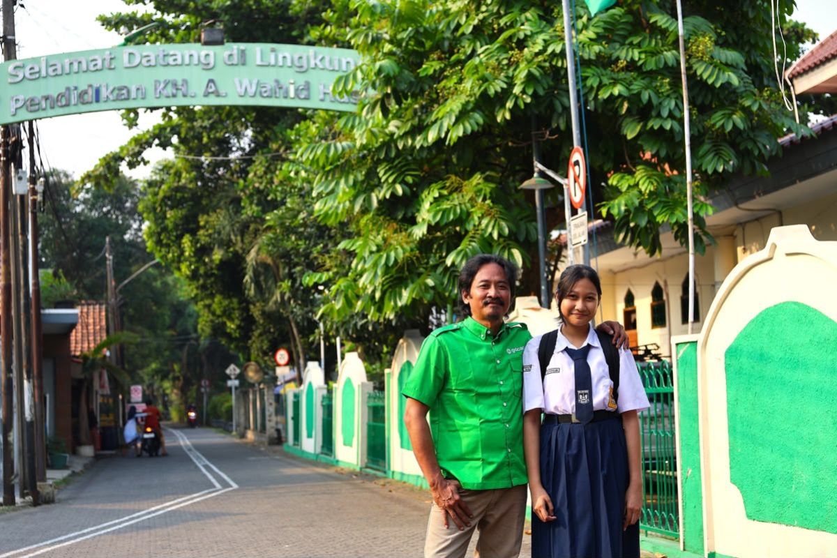 Gojek salurkan 35.000 paket sekolah bagi anak mitra di 100 kota