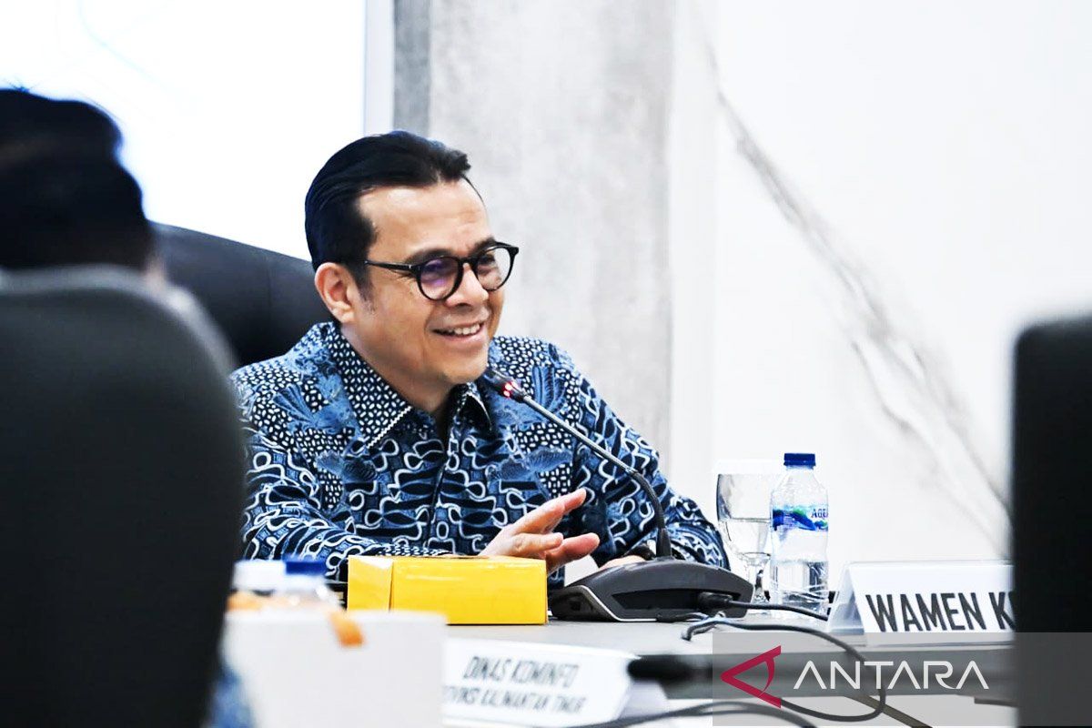 Wamenkomdigi: Kampus harus jaga sisi kritis mahasiswa hadapi Gen AI