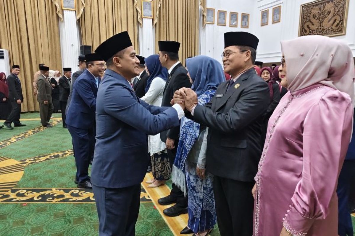 Ketua DPRD Syahrial ucapkan selamat kepada pejabat Pemkot usai dilantik