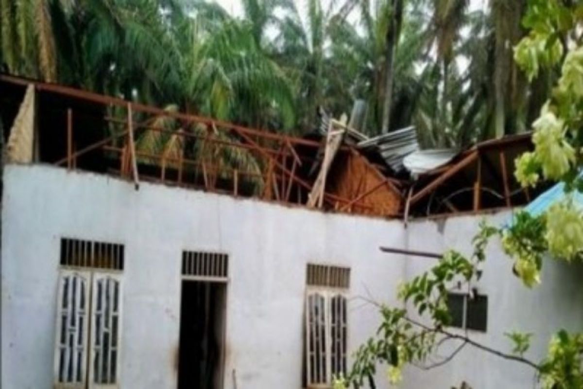 Cuaca Ekstrem Terjang Langkat dan Batubara, 22 Rumah Warga Rusak Akibat Angin Kencang