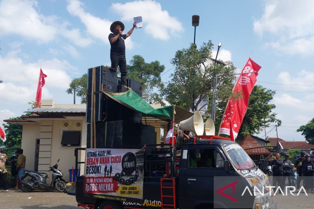 FKMCJ Jember tolak rencana utang daerah Rp786 miliar - ANTARA News Jawa Timur