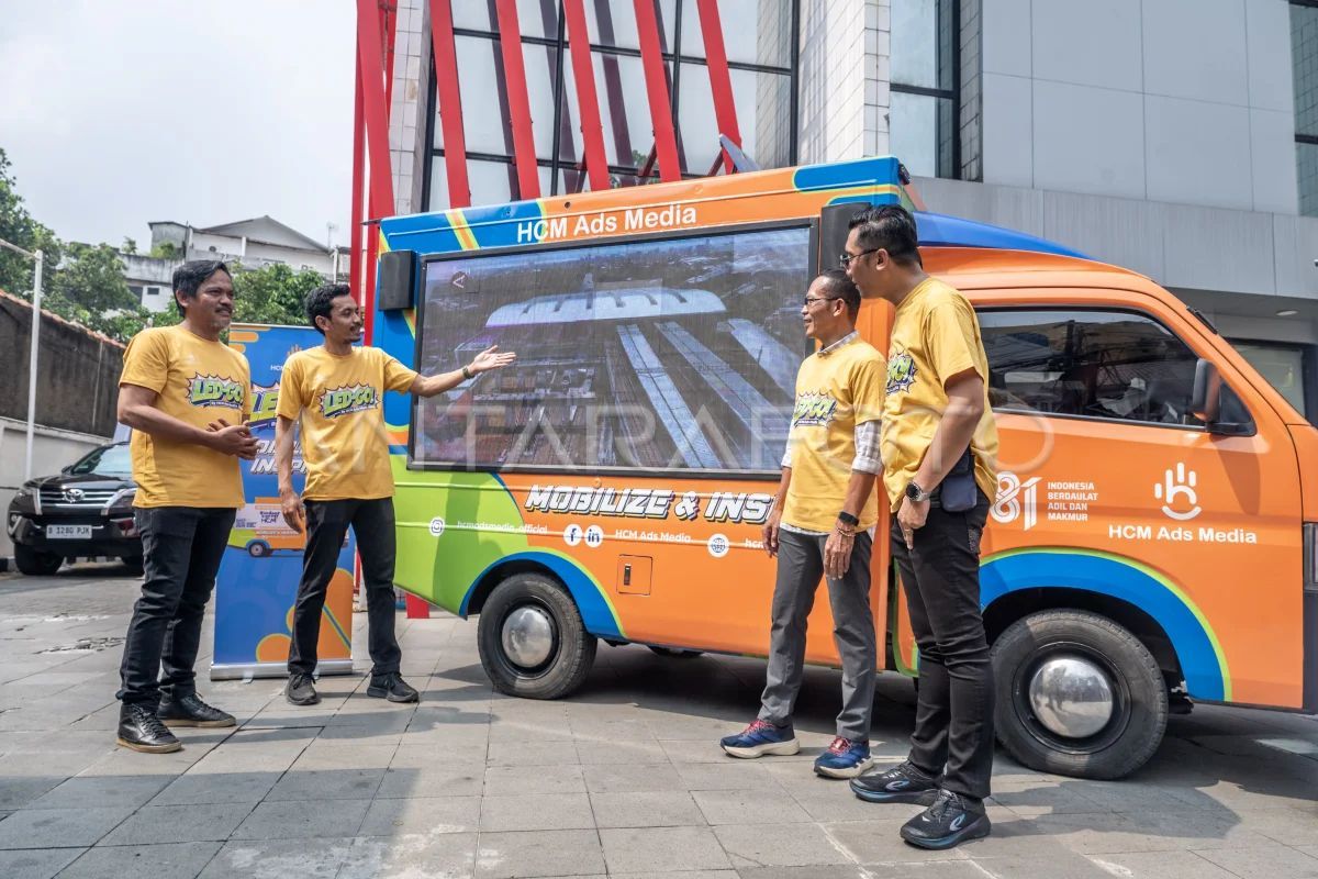 Peluncuran mobil videotron bergerak untuk publikasi