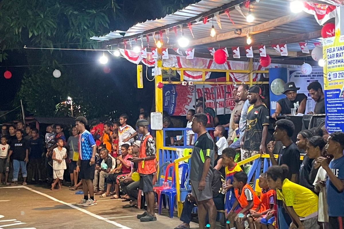Warga Kota Jayapura adakan lomba tradisional guna meriahkan HUT ke-81 RI