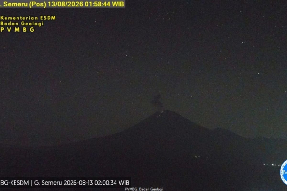 Kamis dini hari, Gunung Semeru erupsi disertai suara gemuruh kuat