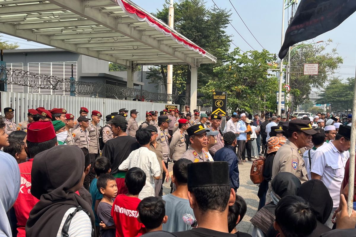 Polisi kerahkan 400 personel kawal aksi di Gedung Orang Tua Cengkareng