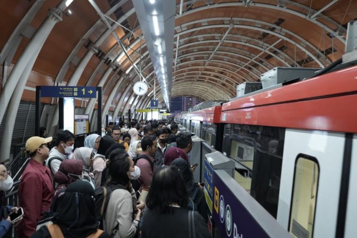 LRT Jabodebek Perpanjang Layanan hingga Tengah Malam pada 17 Agustus