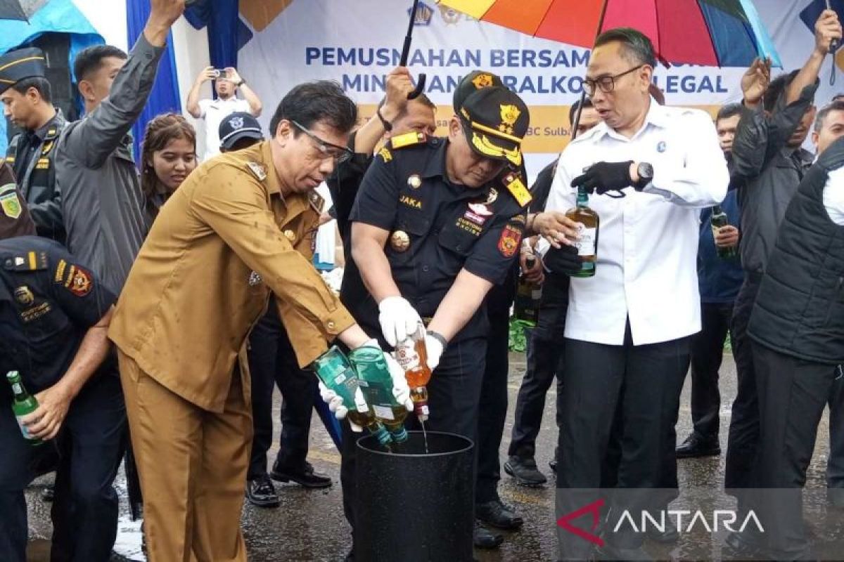 3.072 liter minuman alkohol impor ilegal disita di Sulsel