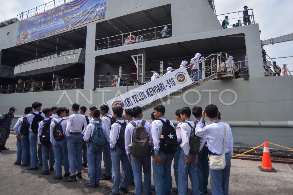 Perpanjangan openship KRI Teluk Kendari di Padang