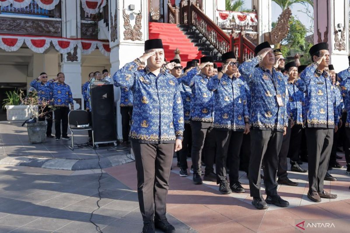 Setwan Kalsel serahkan bantuan kepada Veteran - ANTARA News Kalimantan Selatan