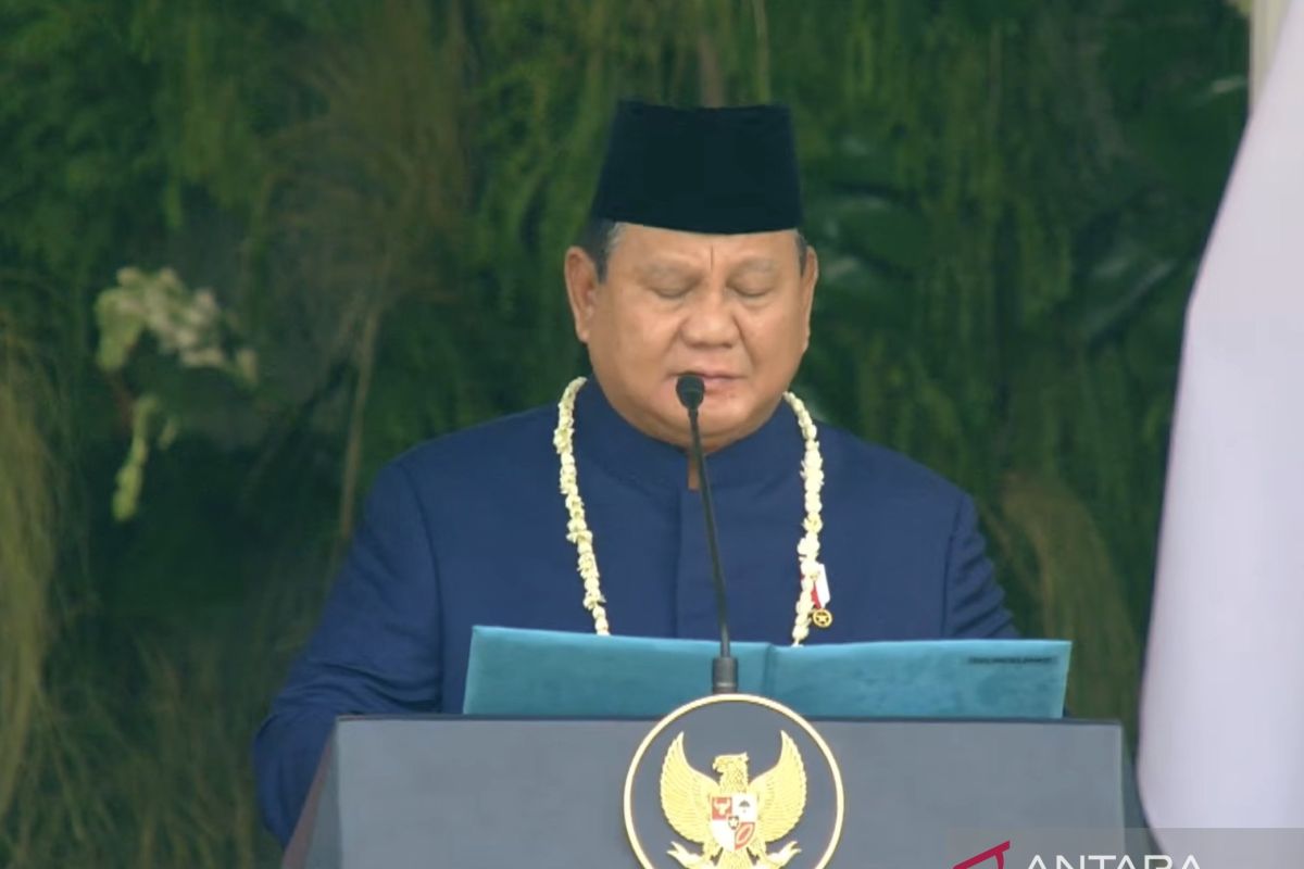 Presiden Prabowo bacakan Teks Proklamasi dalam upacara HUT ke-81 RI