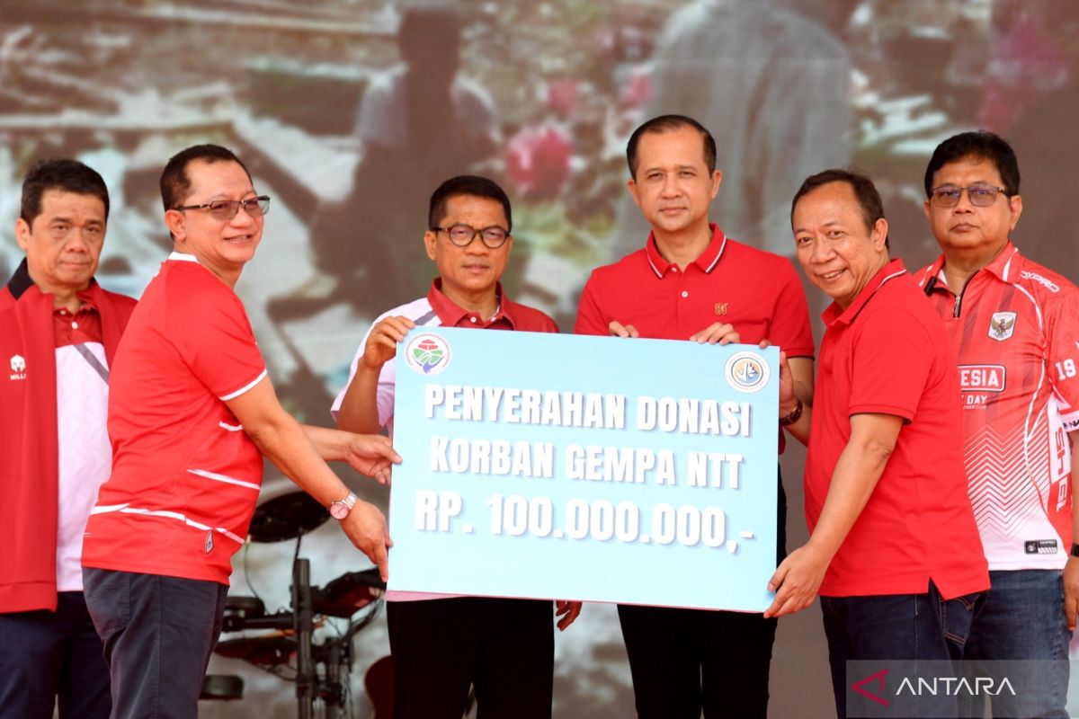 Kemendes dan Kementrans salurkan donasi Rp100 juta untuk NTT
