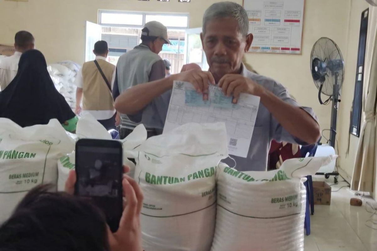 Bulog Tanjungpinang mulai salurkan bantuan beras 30 kilogram