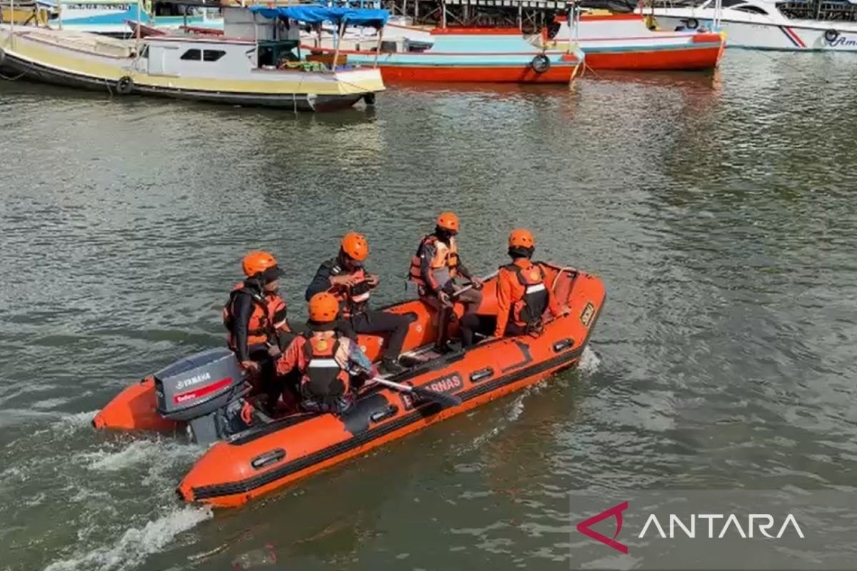 Nelayan Sinjai hilang diduga jatuh dari kapal