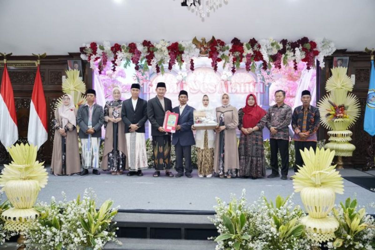 Pemkab Lamongan bantu 41 pasangan dapat kepastian hukum nikah - ANTARA News Jawa Timur