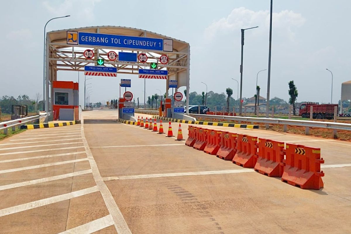 Gerbang Tol Sementara Cipeundeuy Subang di Tol Cipali resmi beroperasi