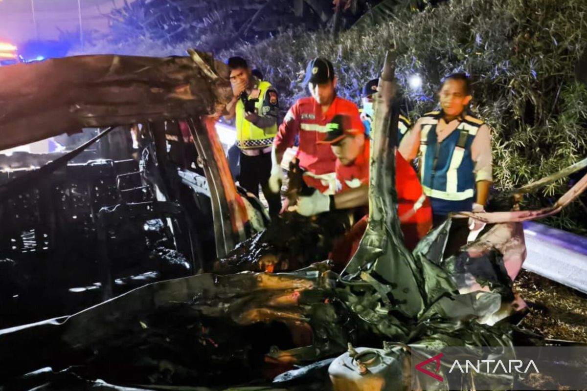 Polisi selidiki kecelakaan maut mobil tabrak truk di Tol Jagorawi