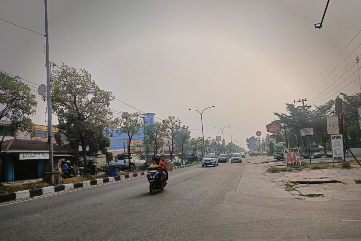 Kabut asap selimuti Pekanbaru, kualitas udara sangat tidak sehat