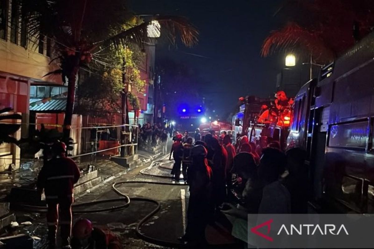 Gereja GBI Cianjur Kebakaran, 5 Unit Damkar Diterjunkan - ANTARA News Jawa Barat