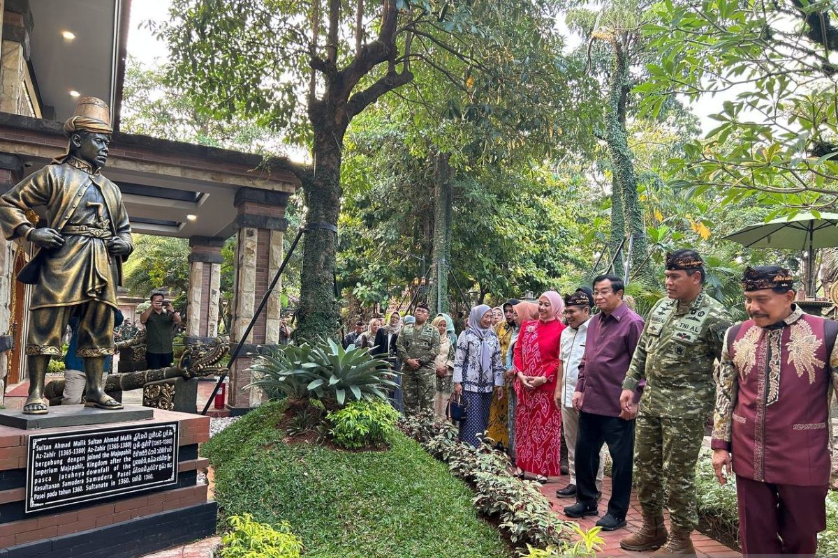 Dirut ANTARA: Kraton Majapahit gambaran kekuatan Bangsa Indonesia - ANTARA News Ambon, Maluku