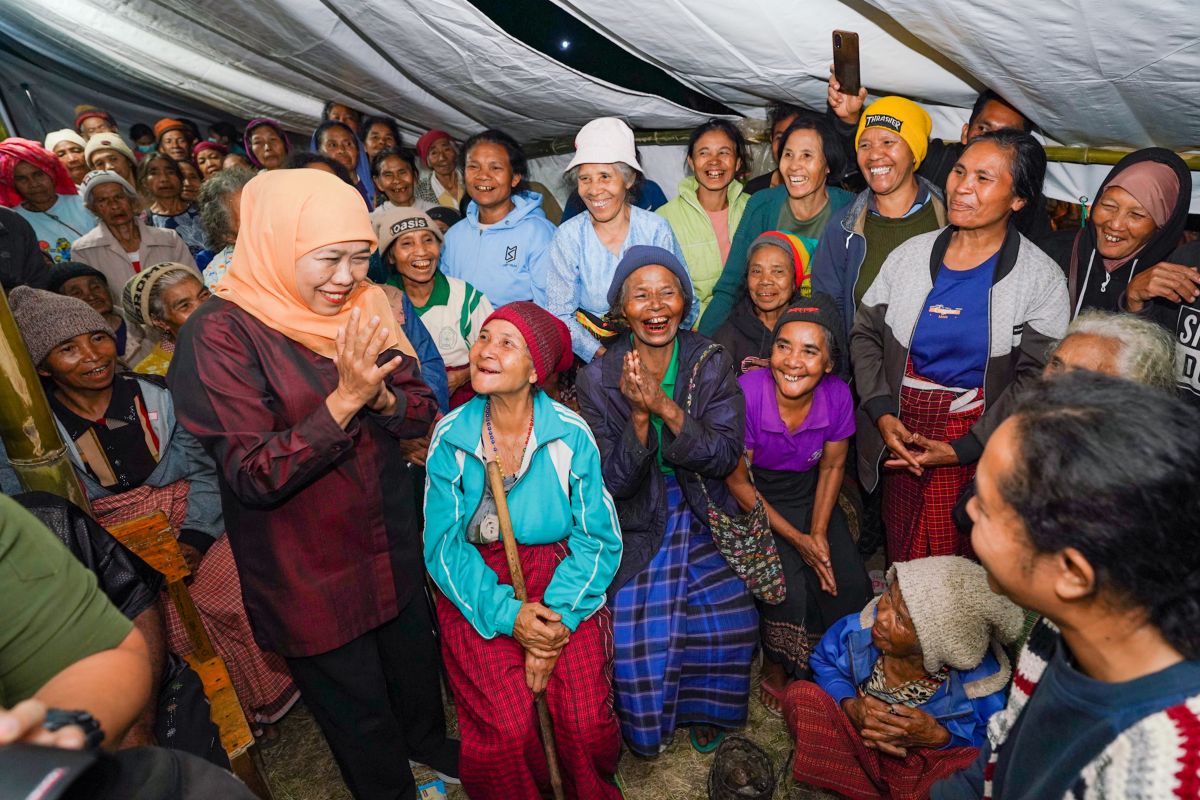 Khofifah dorong pendampingan psikososial bagi lansia korban gempa NTT