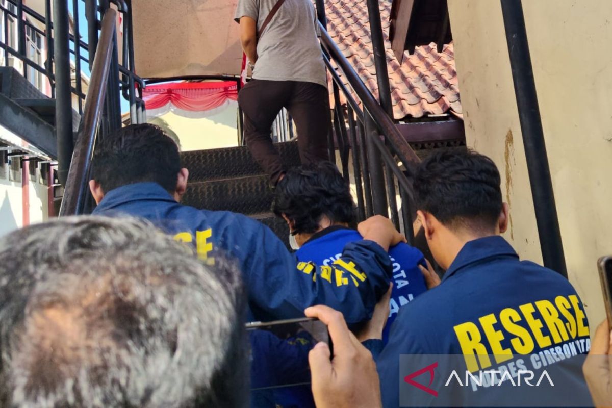 Polisi menahan pedagang cimin diduga cabuli tujuh anak di Cirebon - ANTARA News Jawa Barat