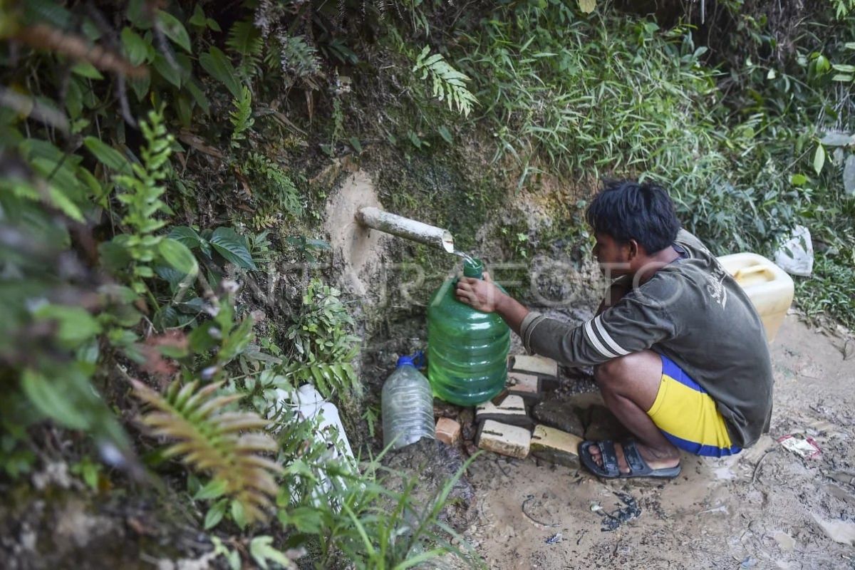 Pemanfaatan mata air di kebun sawit saat kemarau