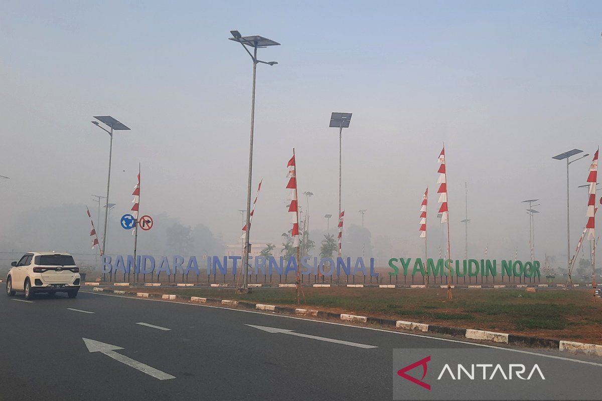10 penerbangan terdampak asap di Bandara Internasional Syamsudin Noor