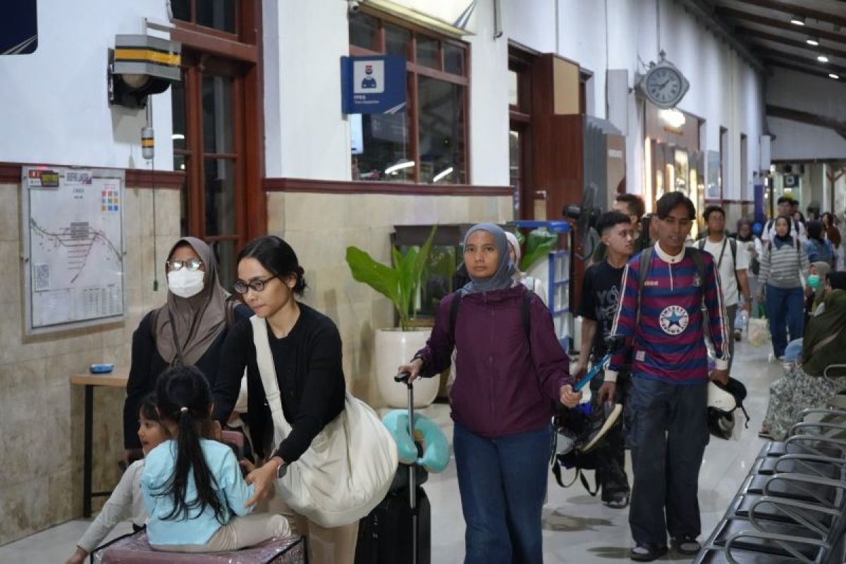 Perjalanan KA Logawa terlambat akibat gangguan operasional di Klaten - ANTARA News Jawa Timur