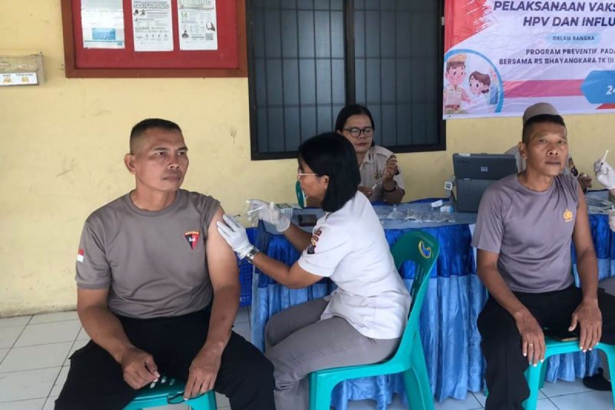 Brimob Sumut beri vaksinasi personel perkuat layanan pada masyarakat