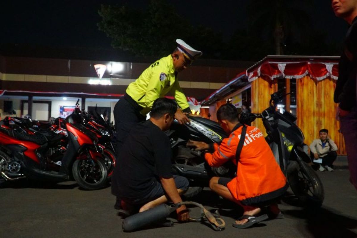 Polres Cimahi memasifkan razia knalpot brong guna tingkatkan kamtibmas