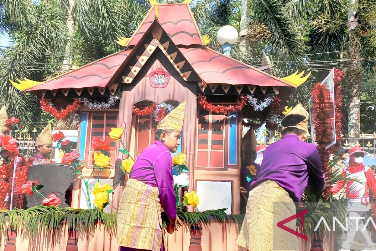 Melihat kemeriahan Karnaval HUT ke-81 RI di Pangkalpinang