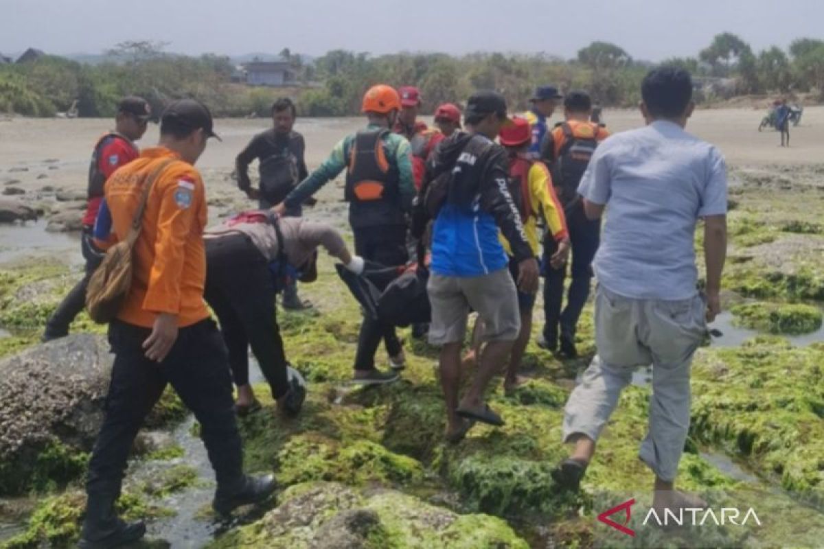 Tim SAR kembali temukan dua wisatawan di Pantai Karangpapak Garut