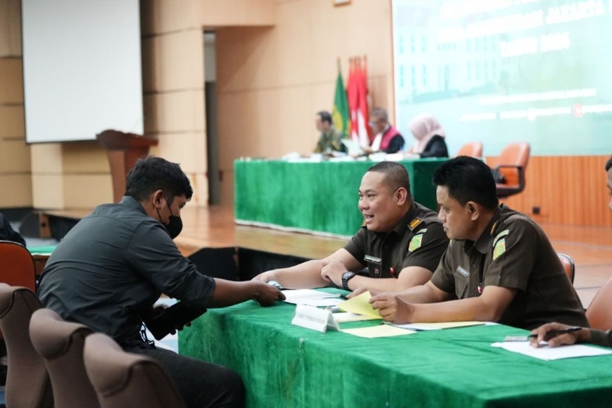 Puluhan pelanggar Perda jalani sidang Tipiring di Jakbar