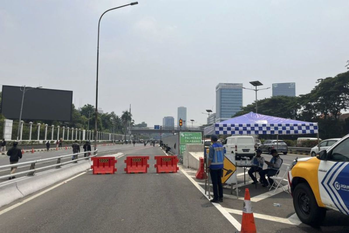 Akses keluar Slipi Ruas Tol Dalam Kota arah Grogol ditutup sementara