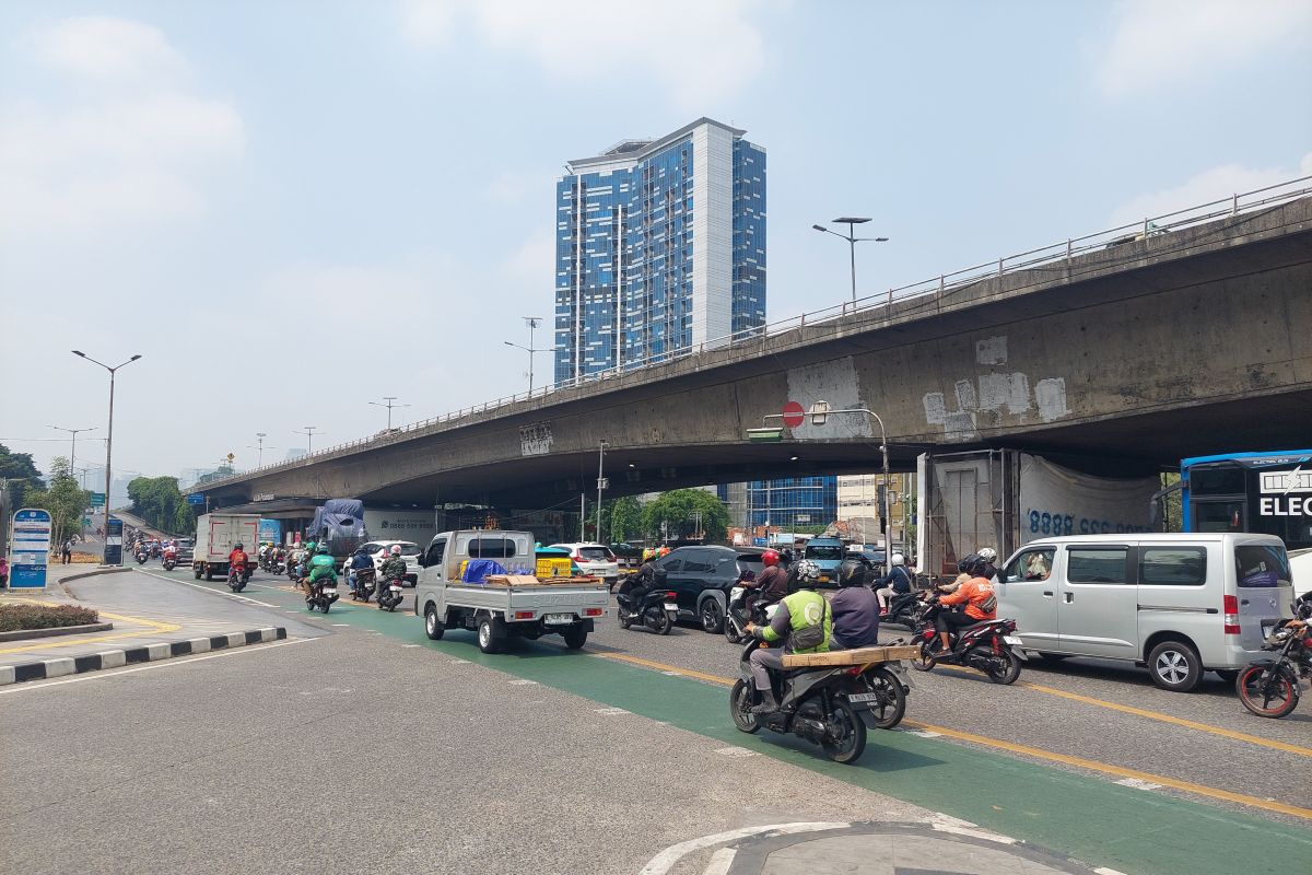 Lalu lintas Slipi-Kemanggisan kembali lancar, aktivitas normal