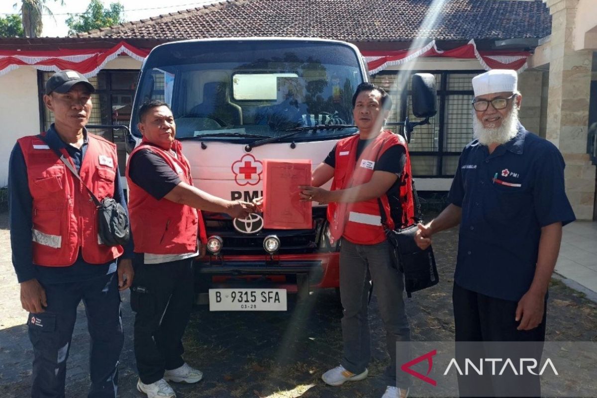 PMI NTB kirim truk tangki pasok air bersih korban gempaNTT