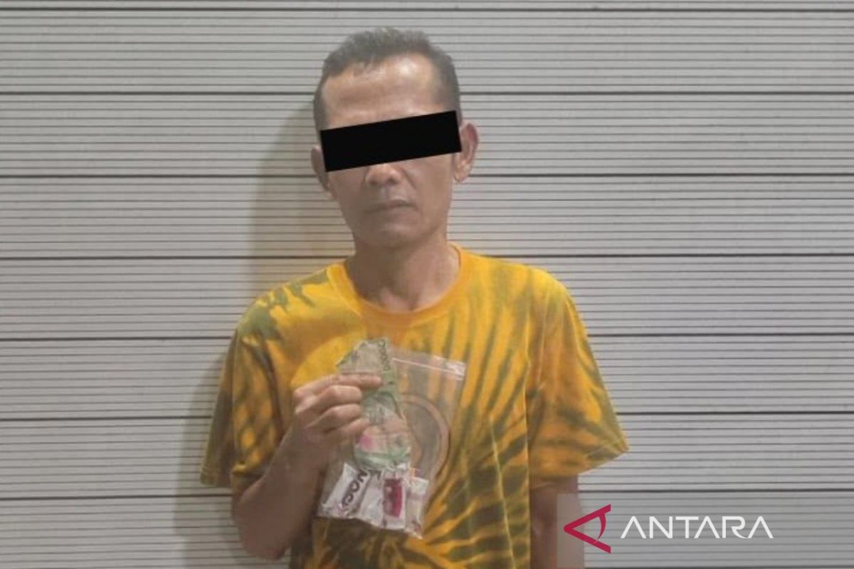 Satresnarkoba Polrestabes Medan tangkap pria diduga pengedar ganja di Labuhan Deli
