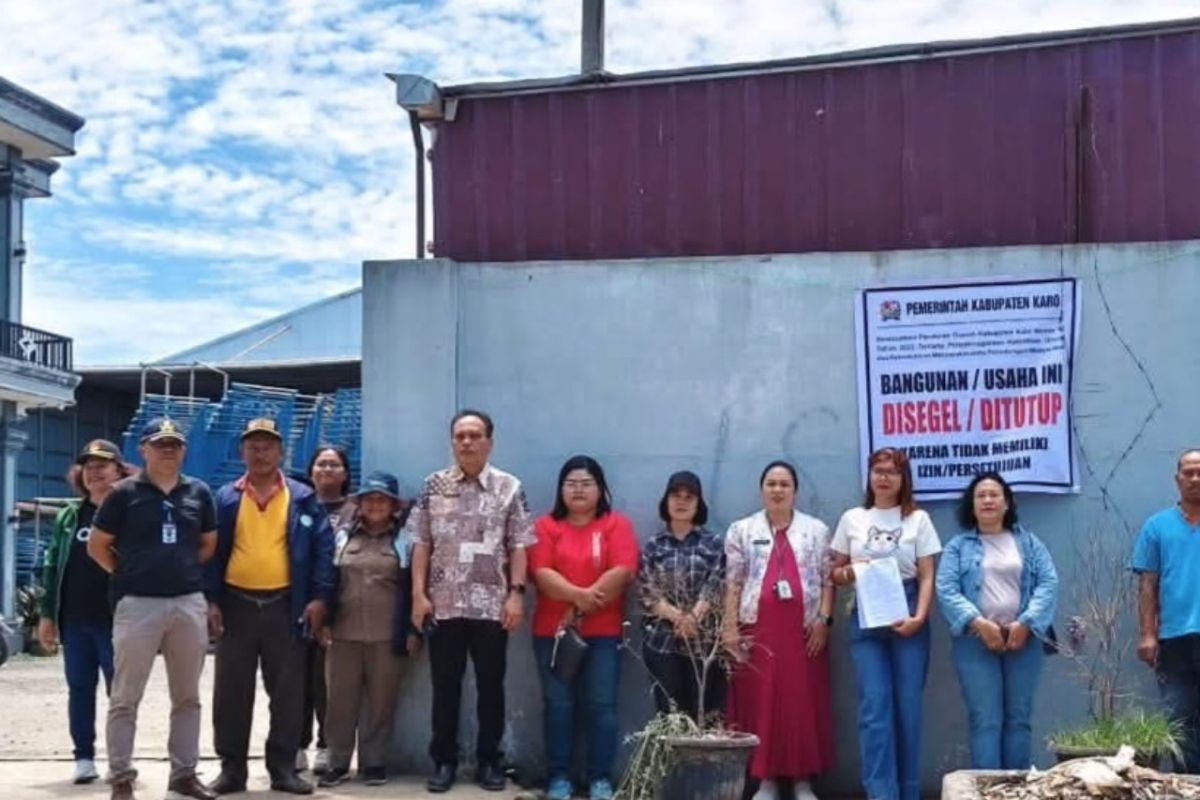Pemkab Karo Segel Gudang Pencucian Wortel yang Cemari Jalan Raya