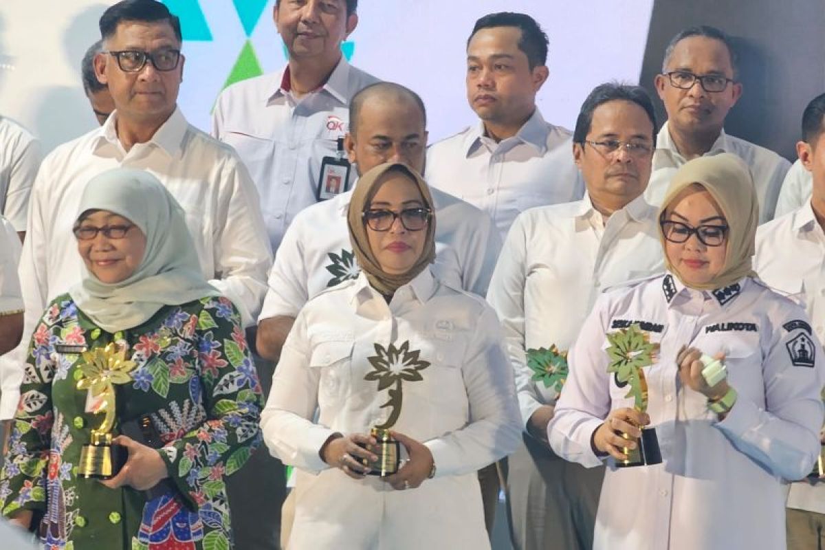 Pemkot Ambon Sabet Penghargaan Literasi Keuangan Terbaik Nasional