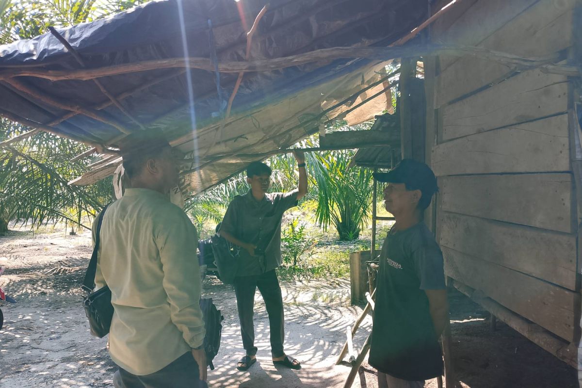 KemenHAM Babel dan Pemdes Sekar Biru Survei Calon Penerima Bantuan Rumah