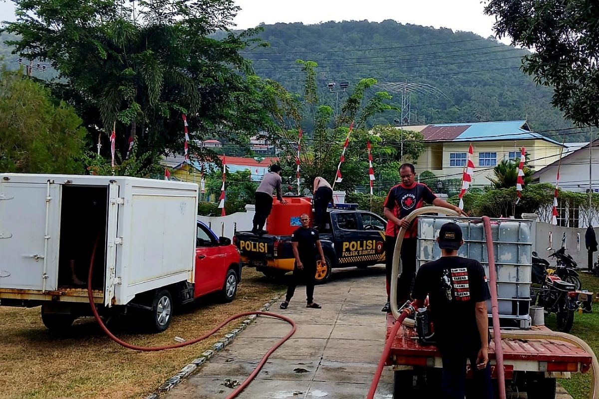 Pemkab Anambas salurkan air bersih gratis kepada warga