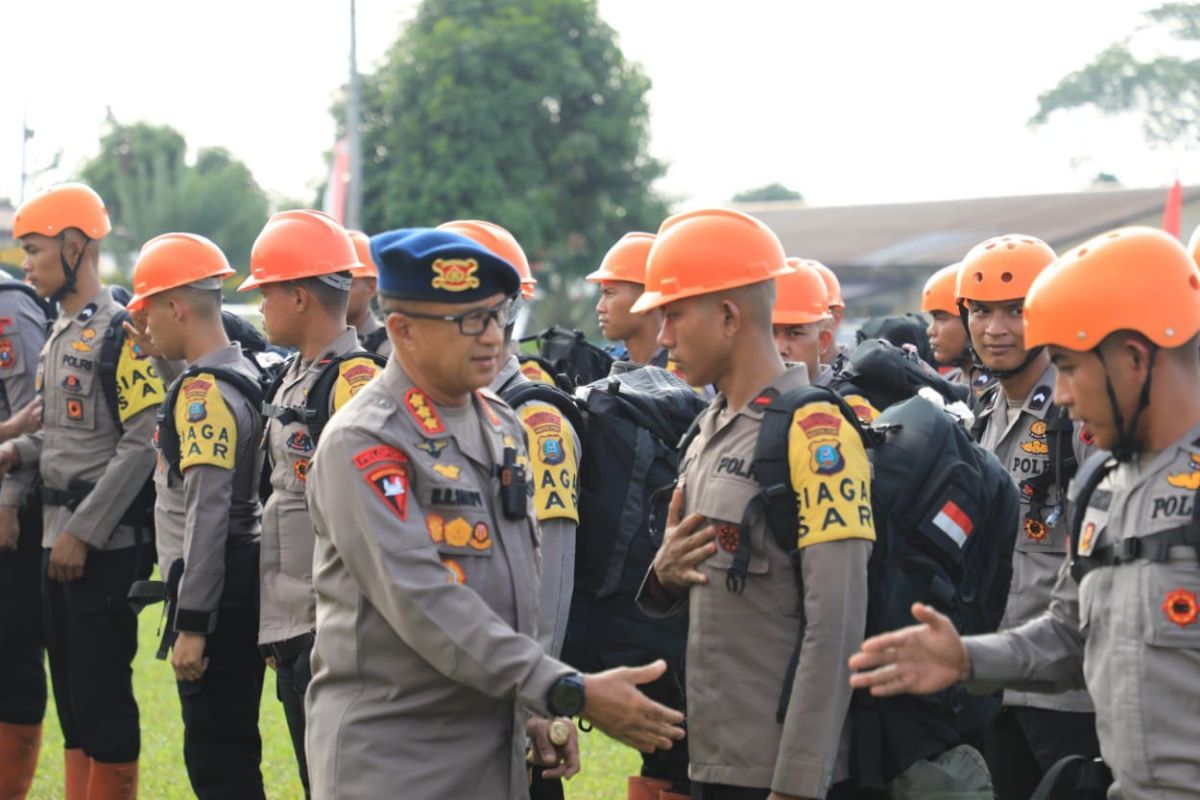 Brimob kerahkan 100 personel bantu warga terdampak erupsi Sinabung