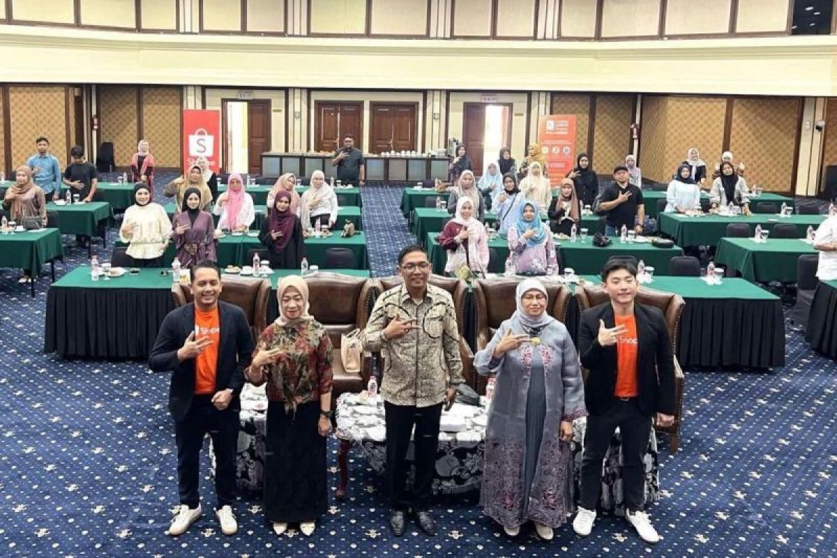 Shopee & Kemenekraf Latih 120 Warga Sumatra Terdampak Bencana